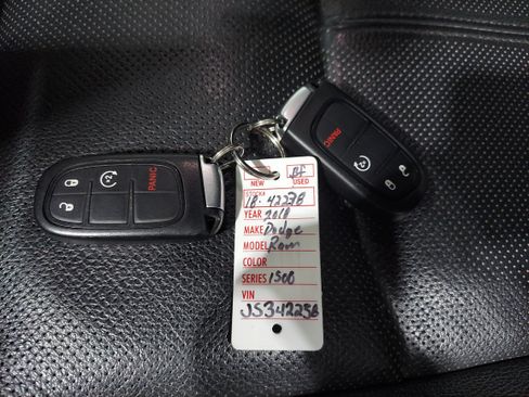 Used 2018 RAM 1500 Laramie AWD/4WD image 16