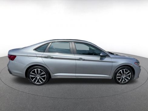Used 2025 Volkswagen Jetta SE image 16