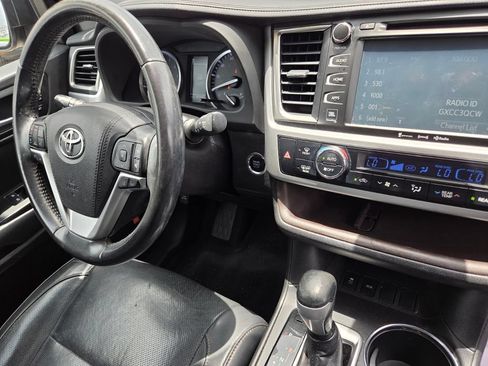 Used 2019 Toyota Highlander Limited FWD image 33