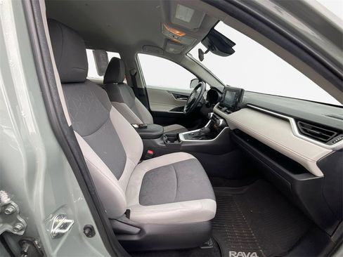 Used 2021 Toyota RAV4 XLE image 24