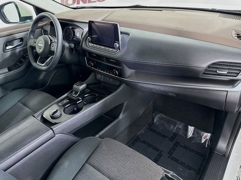 Used 2023 Nissan Rogue SV image 29