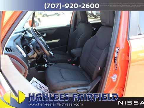 Used 2019 Jeep Renegade Latitude w/ Cold Weather Group AWD/4WD image 12