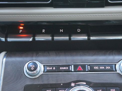 Used 2023 Lincoln Aviator Reserve w/ Equipment Group 201A image 38