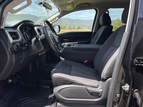 Used 2017 Nissan Titan SV RWD image 13