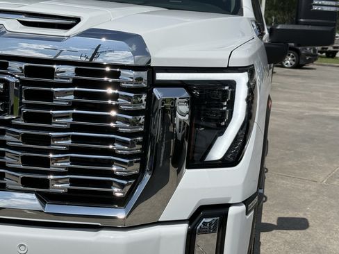 Used 2025 GMC Sierra 2500 Denali AWD/4WD image 8