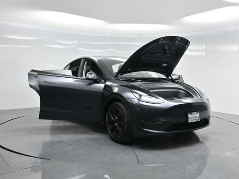 Used 2025 Tesla Model Y Long Range AWD/4WD image 48