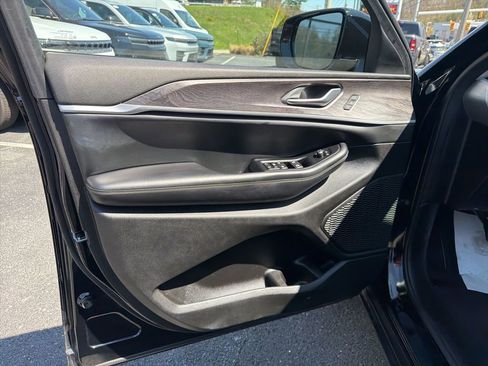 Used 2023 Jeep Grand Cherokee Limited w/ Trailer Tow Prep Group (B) image 10