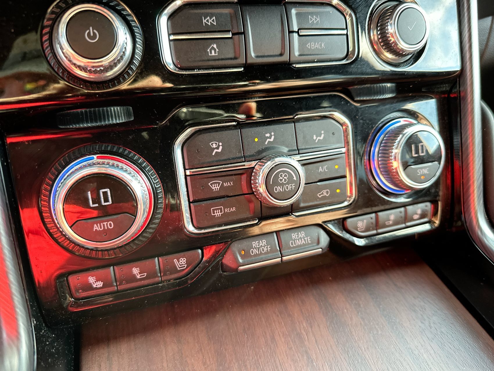 Used 2023 GMC Yukon Denali Ultimate AWD/4WD image 19