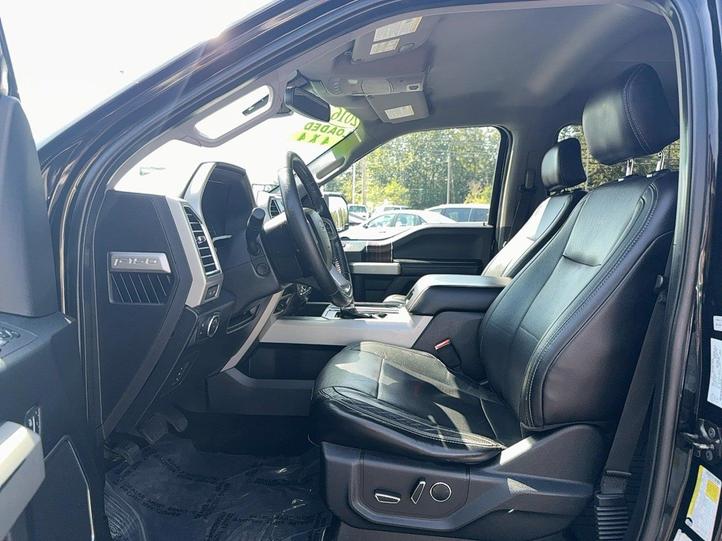 Used 2016 Ford F150 Lariat w/ Equipment Group 502A Luxury AWD/4WD image 17