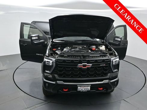 Used 2025 Chevrolet Silverado 2500 ZR2 w/ Technology Package image 34
