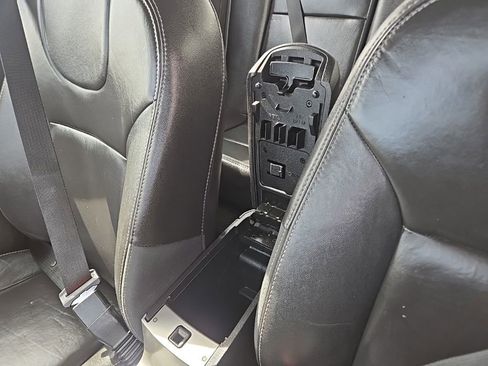 Used 2009 Ford Focus SEL FWD image 24