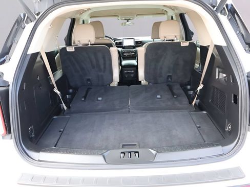 Used 2020 Ford Explorer XLT w/ Equipment Group 202A AWD/4WD image 16
