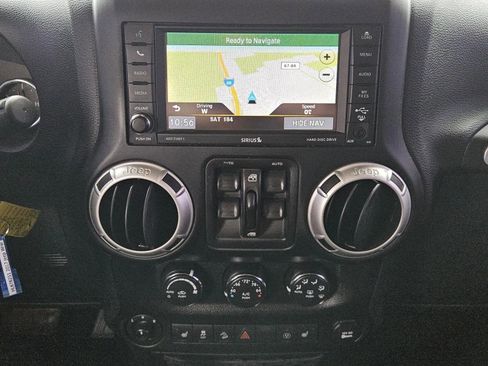 Used 2017 Jeep Wrangler Unlimited Rubicon w/ Connectivity Group image 10