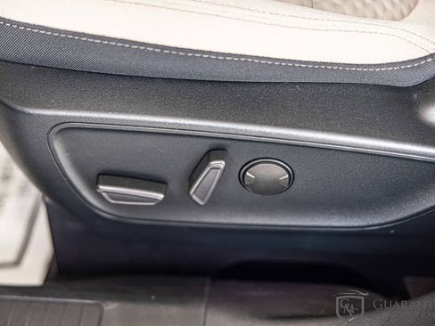 Used 2020 Ford Escape SE image 21