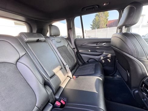 Used 2024 Jeep Grand Cherokee Altitude image 20