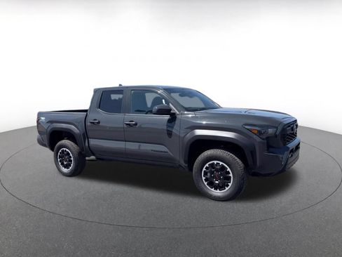 Used 2025 Toyota Tacoma TRD Off-Road AWD/4WD image 2