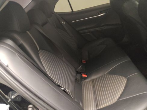 Used 2018 Toyota Camry SE FWD image 19