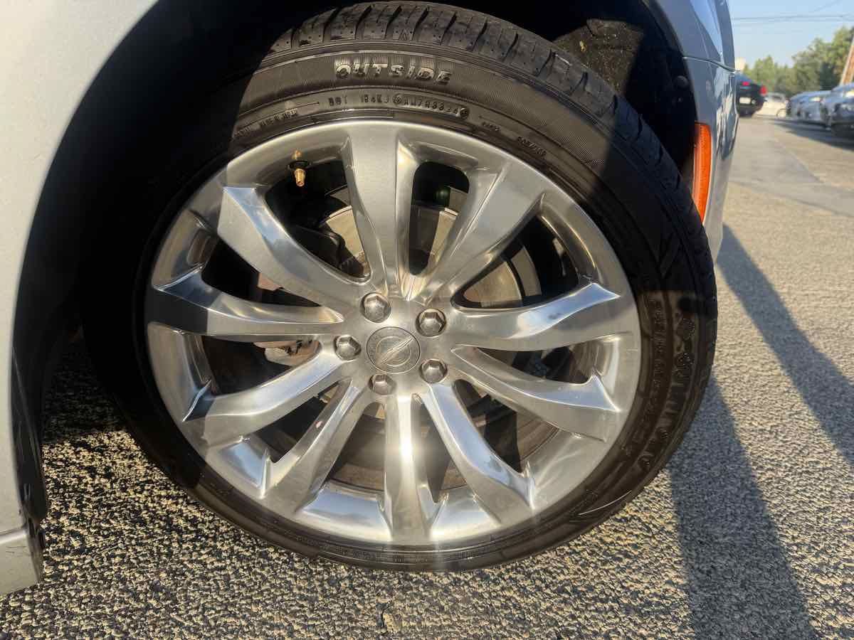 Used 2019 Chrysler 300 Limited w/ Safetytec Plus Group RWD image 14