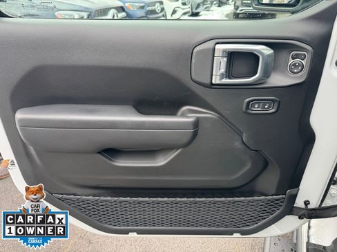 Used 2024 Jeep Wrangler Sport S image 4