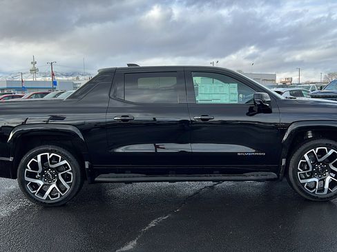 New 2024 Chevrolet Silverado EV RST image 4