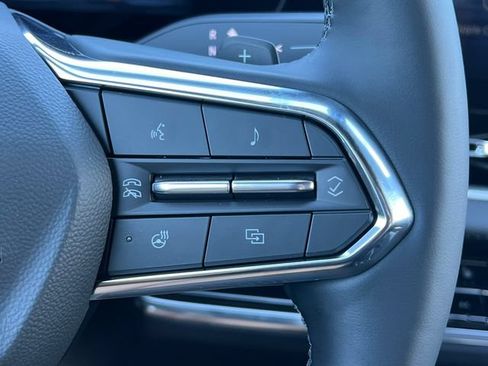 New 2026 Chevrolet Equinox LT w/ Convenience Package II AWD/4WD image 17