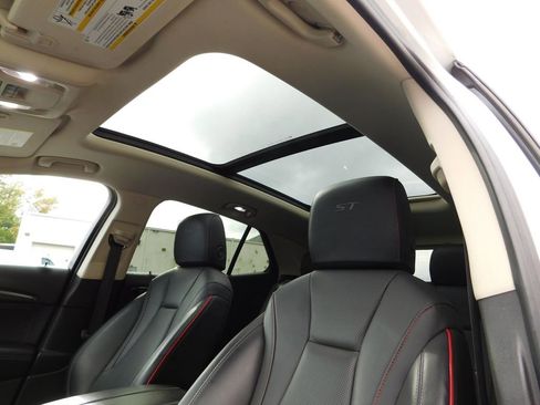 Used 2023 Buick Envision Essence w/ Sport Touring Package image 19