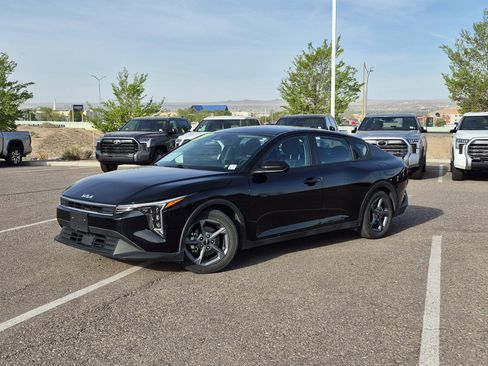Used 2025 Kia K4 LXS image 1