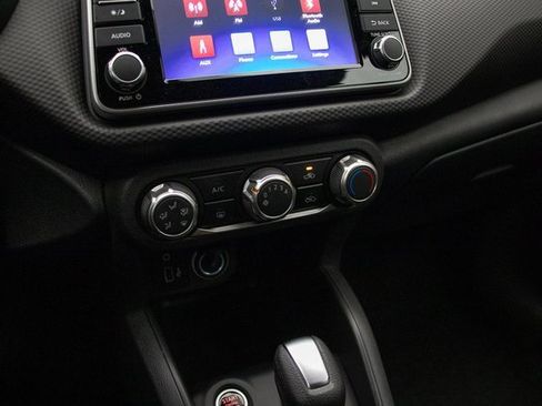 New 2025 Nissan Kicks Play S image 32