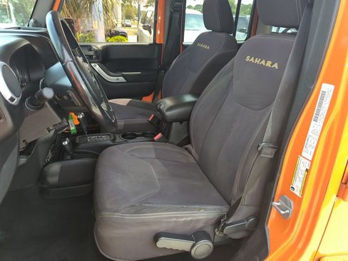 Used 2013 Jeep Wrangler Unlimited Sahara w/ Dual Top Group AWD/4WD image 12
