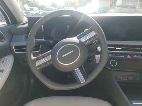Used 2025 Hyundai Sonata SEL FWD image 12