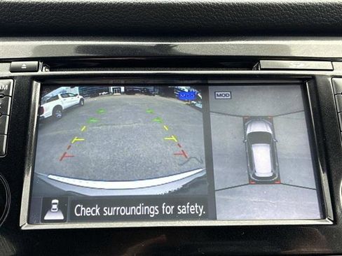 Used 2017 Nissan Rogue SV w/ SV Premium Package image 33