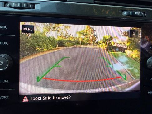 Used 2018 Volkswagen Golf SE FWD image 35