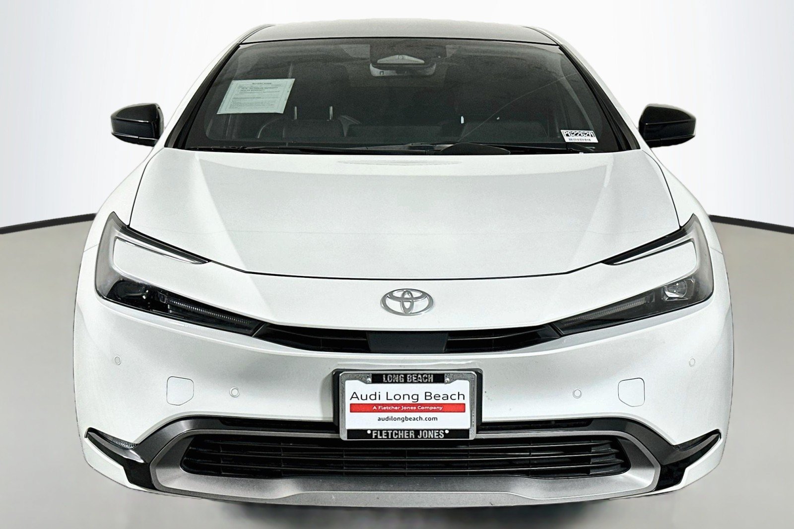 Used 2024 Toyota Prius XLE FWD image 2