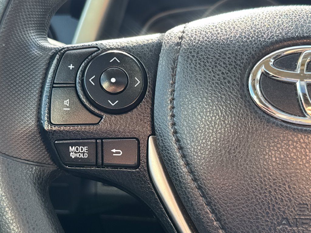 Used 2015 Toyota RAV4 XLE AWD/4WD image 19