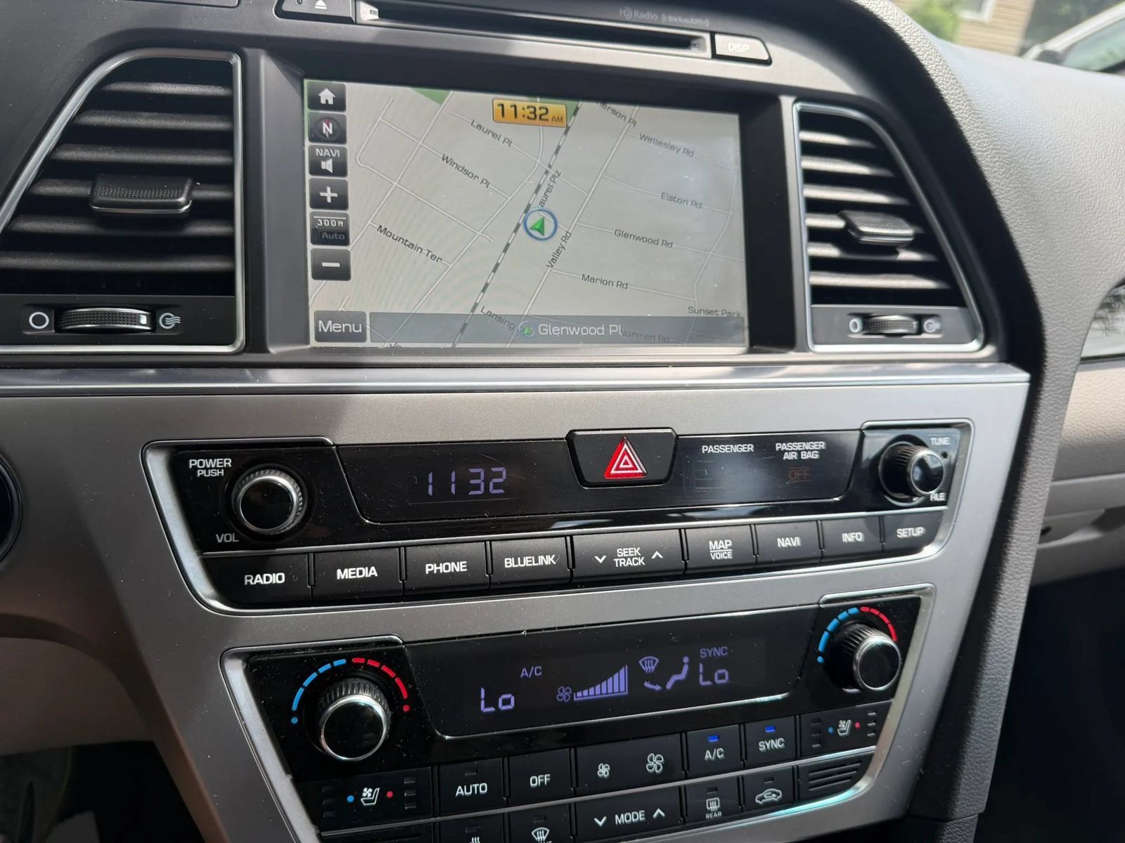 Used 2016 Hyundai Sonata Limited w/ Option Group 05 FWD image 17