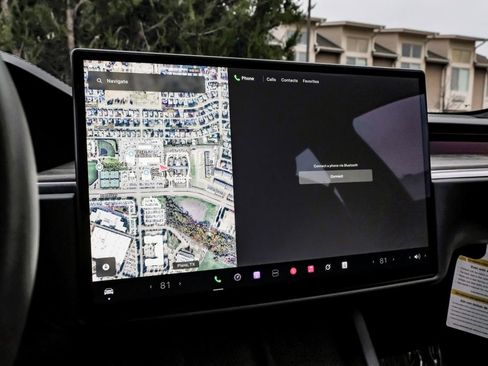 Used 2022 Tesla Model S Base image 29