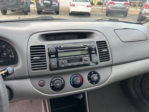 Used 2002 Toyota Camry LE image 3