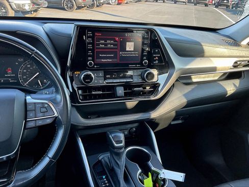 Used 2020 Toyota Highlander XLE image 6
