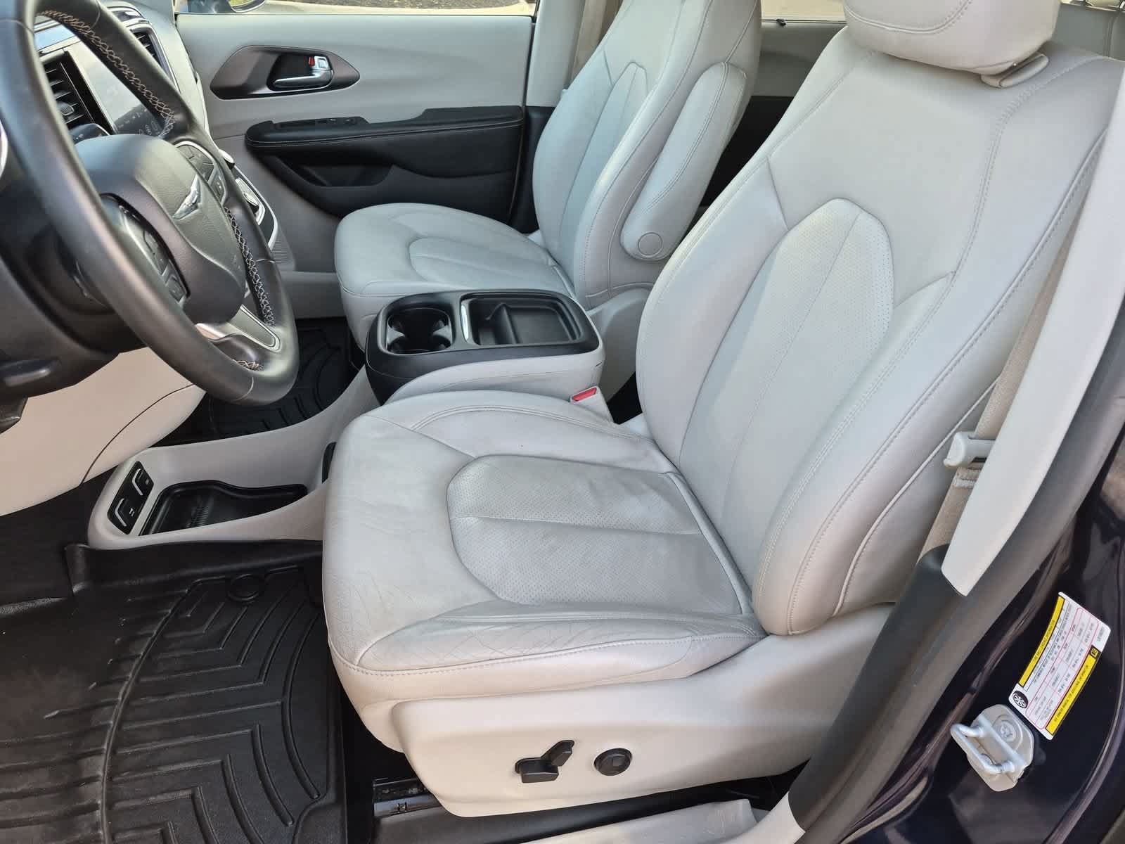 Used 2020 Chrysler Pacifica Touring-L w/ Advanced Safetytec Group FWD image 16