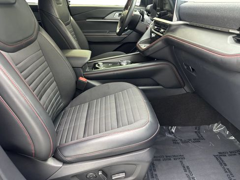 Used 2025 Ford Explorer ST-Line w/ Premium Package RWD image 44