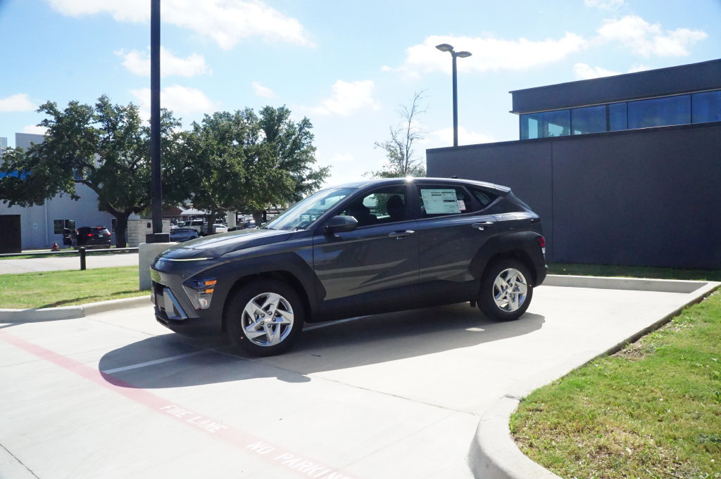 New 2027 Hyundai Kona SE FWD image 4