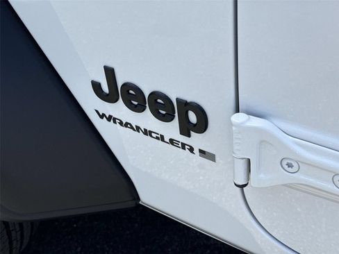 Used 2025 Jeep Wrangler Unlimited Sport AWD/4WD image 28