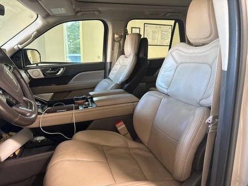 Used 2024 Lincoln Navigator L Reserve AWD/4WD image 5