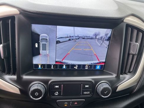 Used 2024 GMC Terrain Denali w/ Denali Premium Package AWD/4WD image 11