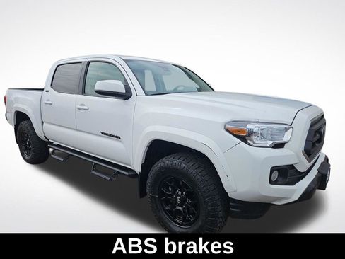 Used 2022 Toyota Tacoma SR5 RWD image 8