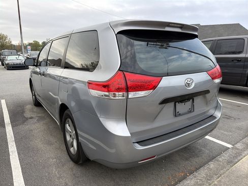 Used 2012 Toyota Sienna image 4