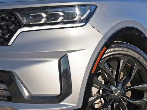 Used 2021 Kia Sorento SX image 11