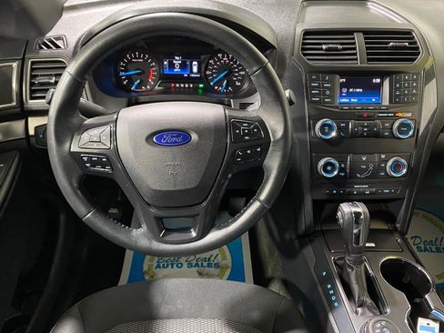 Used 2018 Ford Explorer XLT AWD/4WD image 14