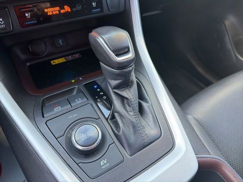 Certified 2022 Toyota RAV4 Limited AWD/4WD image 15
