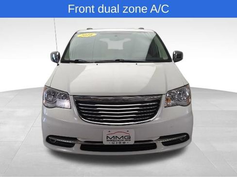 Used 2016 Chrysler Town & Country Touring-L FWD image 11